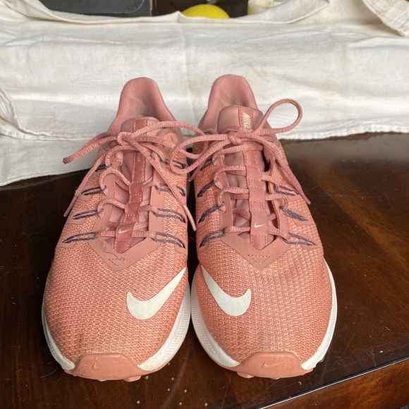 Nike rust pink quest running shoes - Picture 2 of 7